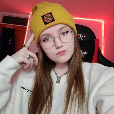 🏳️‍🌈 Irish, streamer, loser // Business - cherryrsrbusiness@gmail.com