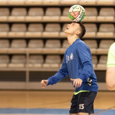 Jugador profesional de fútbol sala en @playascastellon Cofundador @composala