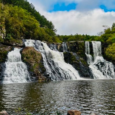 Parque ecológico com, trilhas, piqueniques, camping e cabanas.