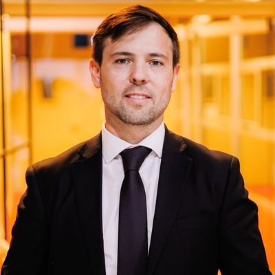 Abogado. Director de Minería de Mendoza. Docente en Derecho Minero. Comprometido con el Cambio de este País