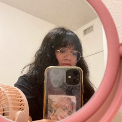somiagical's profile picture. depression chronicles with an unhealthy serving of kpop