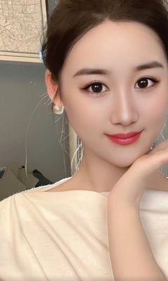 Alice1999725035's profile picture. 