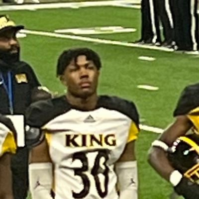 LaTrell Holman WR/DB/5’10/160lb/3.7 gpa/class 2026 2sport athlete 🏈🏀MLK💛🖤 latrellholman5@gmail.com 248-818-2766