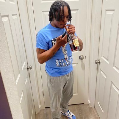 NeighborHDCrip💙♿️Heartless 🖕🏾BORN SOLID💪🏾Single🆓#23📸nino.barksdale_ 👻bmo_nino