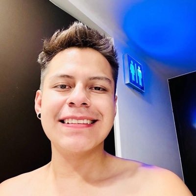 zaadraksinze's profile picture. 