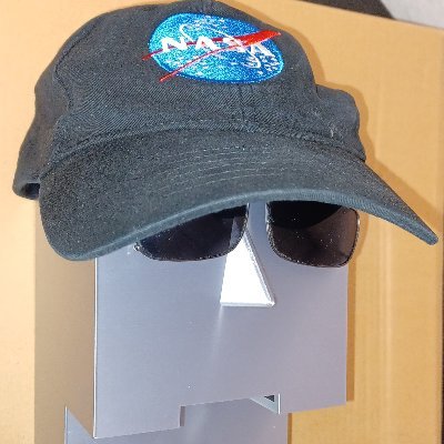 I am a robot from Uranus. I escaped from Area-51 and now I travel around Earth, seeing stuff and doing things. Ham Radio rocks!