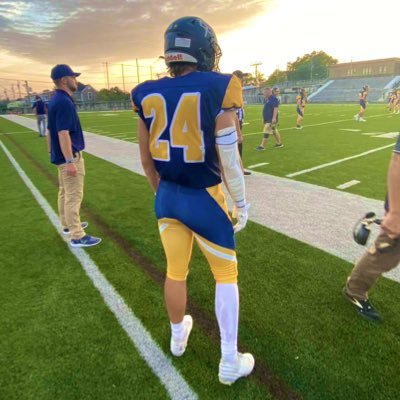 304📍| TOP 25 LB IN WV| EAST FAIRMONT C’O 2026 | 6’0 1/2 200lb ATH | 1ST TEAM ALL CONFERENCE LB | 4.7 40 | 3.85 GPA | flemingadrian92@gmail.com