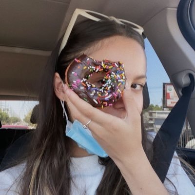 oliviautterfly's profile picture. 