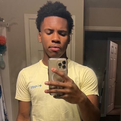 koberobinsonn_'s profile picture. im just here 😂🤷🏽‍♂️