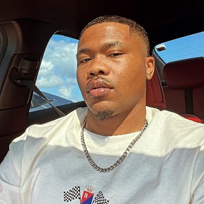 _PaulyF's profile picture. SC 📍