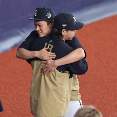 2023オリックス戦現地→12勝2敗1分🩷 オリックスバファローズが大大大好き💕💕ハンカチ世代🫶🏻東京都住み 3児母 オリ女♯13初プロ野球観戦1990年5月6日→記憶なし😜FFから失礼します。