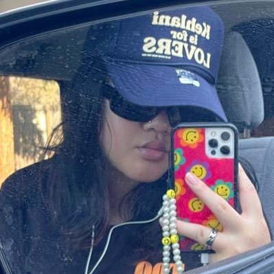 helentangerine's profile picture. got a way to take your world and turn it sideways 👩‍❤️‍💋‍👩 she/her | ♏︎