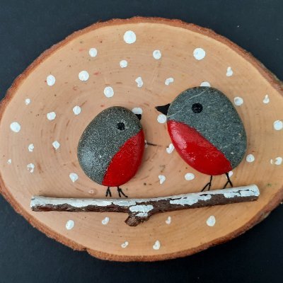 Artist and mixed media/pebble artist 
https://t.co/JIPwjx0JPh
#MHHSBD