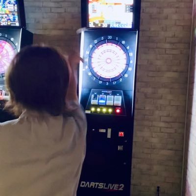 パリーグ好きのロッテ女子⚾️🏁 盲目だけどダーツ好きでやってます☺️ 去年はコロナ関係でダーツがあんまり投げられなかったから 今年はダーツを頑張りたい👊 #中途視覚障害者 #ダーツ好き #chibalotte バレロも変えたことだし今年はダーツも頑張りたい👊