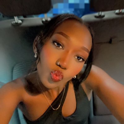 nellylee___'s profile picture. I spent a lot of time on this bio🥱