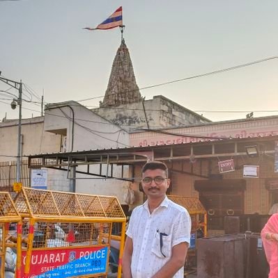 drkartik_ahir__'s profile picture. ⚔️યદુવંશી ક્ષત્રિય આહીર⚔️

Nation First 🇮🇳🇮🇳
🍂શરૂઆત કર, જરુર મળશે.

#Doctor #medicos #Writer
કૃષ્ણ વંશી