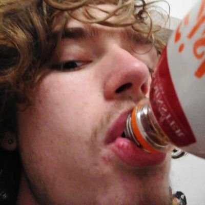 I'm a Voice Actor/Actress (masc voice), based in germany.
Genderfluid!