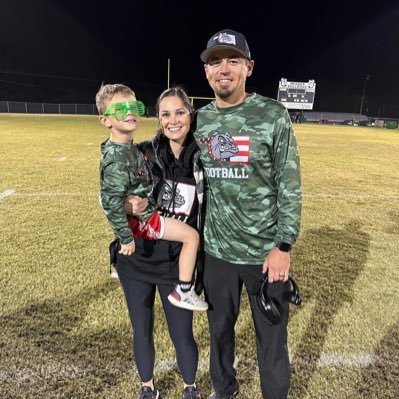 Husband to Taylor, Dad to Titan. Head Football Coach for the Meeker Bulldogs.