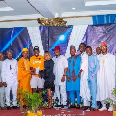 Ogunle3Tobiloba's profile picture. Christian/Student/Educationist in making 🥰/Businesswoman/I love life❤️🥰/Unilorite 🥰