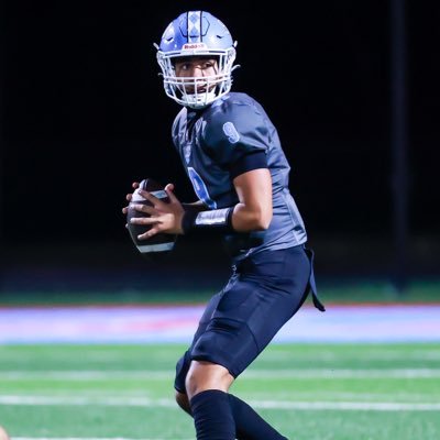 6’3 200 Lbs |QB|Forest Hills Highschool|Class of 2025|3.3 Gpa| https://t.co/7EIawljJpy