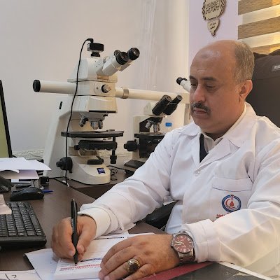 استاذ علم الامراض جامعة تعز. 
النقاشات السياسية احبها كثيرا لكن بدون كذب. فانا اكره الكذب فالكذب لا يساوي السياسة