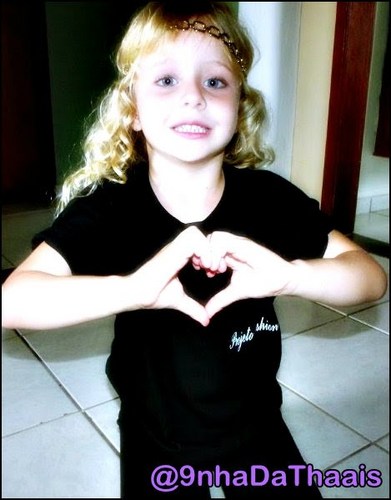 é filha da @CocotaDoFunk & do @9nhucelebridade meus pais perfeitos *--* amo demais.Sigo todos de volta