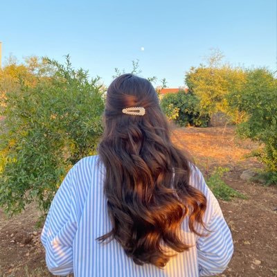 xfxx00's profile picture. إنِّ القُلوبَ بُرغْمِ البُعدِ تَتَّصِلُ💛