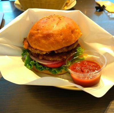 rea99009364236b's profile picture. エンタメ全般と読書が好き。時々書く。凝り性の体力ばか。ハンバーガーとカリカリのフライドポテトが好き。