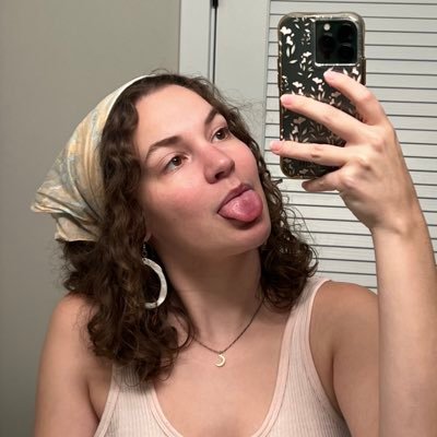 mayaseifert13's profile picture. bug brain | yale ‘22