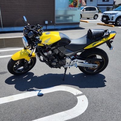 ホーネット250 西東京あたりに生息してますが関東は近所です バイク乗らない日は酒を飲みます ラーメン命 無言フォロー大歓迎です仲良くしてください