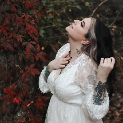 24 • Scorpio ♏️ • Nocturnal Creature • Dog Mom • Tattoo Artist • IG: @ katrobsonart