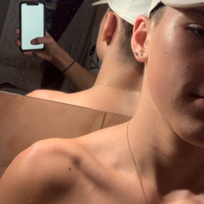 c4m3r0n_dlrcc's profile picture. 