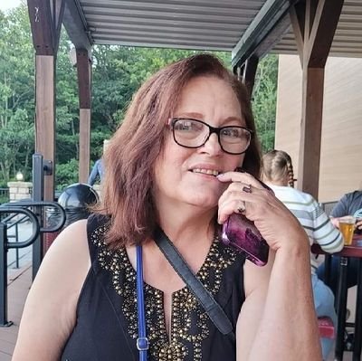 Mom of 3, Nana of 12, sister, aunt,friend, country music fan, oh and I Am Blue!! Degree in communication, CNA,