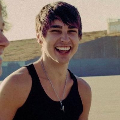 prkrzwrld1917's profile picture. punk @malzwrld1918