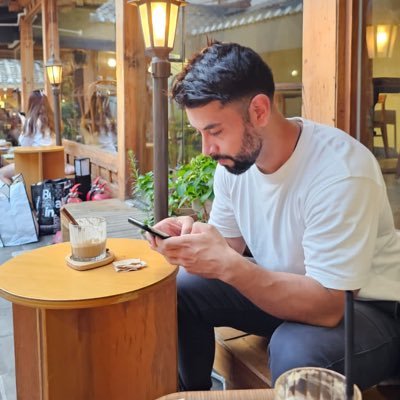 helloeddy's profile picture. Expat living in Vietnam 🇸🇻🇺🇸🇻🇳
Tech & crypto enthusiast 👨‍💻📈
Software development outsourcing and more...