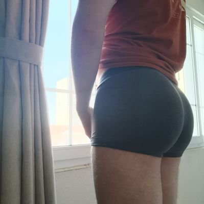 Irish guy who's been told 'your ass is so thicc' enough times to question why I hadn't made an Only Fans account yet.

 https://t.co/S8cjfPcrb4