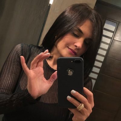 lizarzeno's profile picture. Prefiero no saberme, no contarme. Elijo la estampa del amor divino. Que el amor de Dios me haga. Que el amor escriba mi nombre en el libro de la vida...