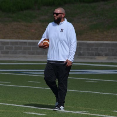 Co-OC/OL Coach at Heights HS | Regional Director-Houston North Chapter of the Hispanic Texas High School Football Coaches Association | Proud HISD Product