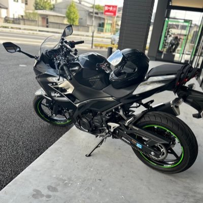 Ninja250乗り。元隼乗り。GT-R乗りたい。介護士・調理師・自動車2種免許etc.....。また1つ夢が増えました。シンママ(2男1女)いいねされると無言フォローしちゃいます🙇‍♀️