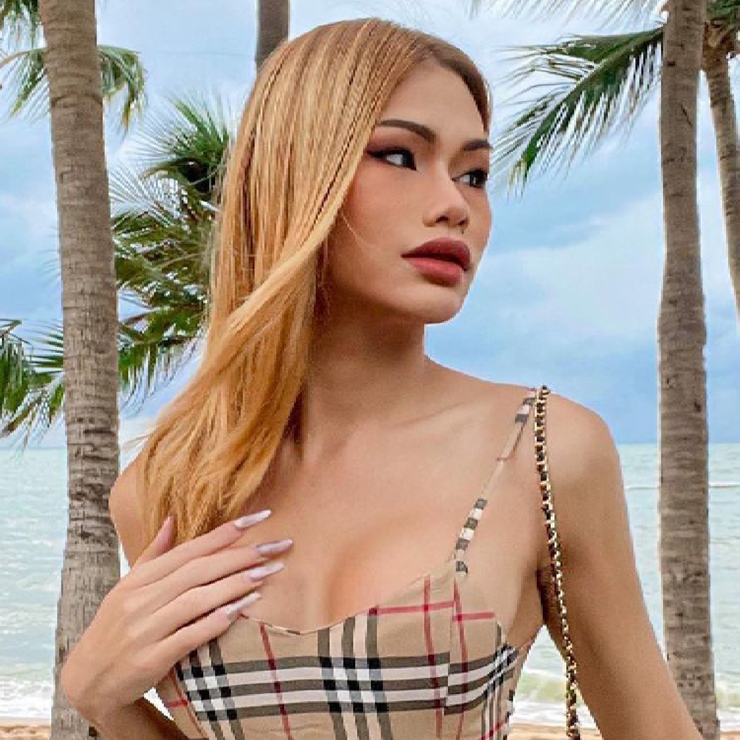 merengeu's profile picture. Kawai trans girl 🏳️‍⚧️
 follow my main @ts_ponybuny