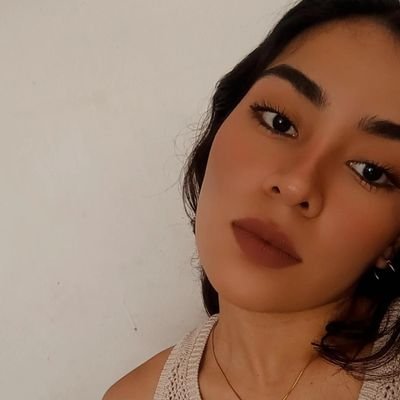 Comunicadora ✨
Amante de los libros y el drama, aunque «la vida real supere a la ficción».