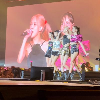 me in my mug . me in ✨Blink✨ . 0t4 . 🖤💓 . 🤍 chaelisa . 🌹 for rosé . 🐈 for lisa. 🩵 fansé 🩵