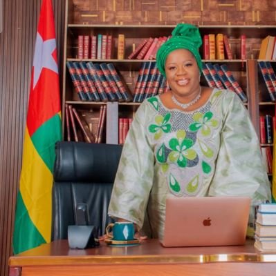 Élue locale /Experte en stratégie financière des collectivités locales./ femme influente d'Afrique
Présidente de l'association des femmes Elues locales du Togo