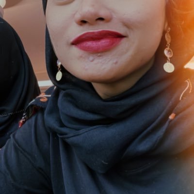 rosfalianti's profile picture. buried alive in fiction. studying the intersection of religion, gender, and colonialism in the global south at @UTexasMoody