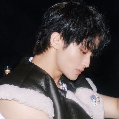 MNHYEONGL's profile picture. I was born to set the stage ablaze.