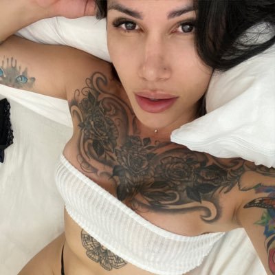 old account got hacked 😭your yummy trans girl also looking to meet new people And have some fun
