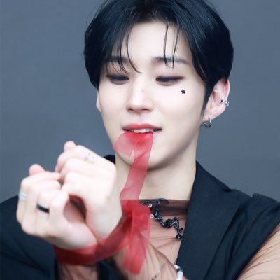 🌈It’s Kat! Made a Moon JongUp side account to show lots of love and support to him. looking for moonw4lk moots! sometimes 🔞 SHINee/main: @sewchibidesigns