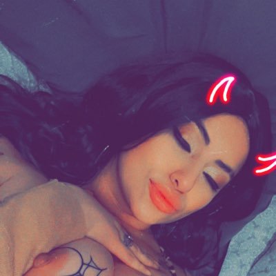 She/Her 🌈lgbtq 21+ for✨Sweetness✨content! Tell me hi! 😘 spoil me on CA 🥺 $mooncaaakess