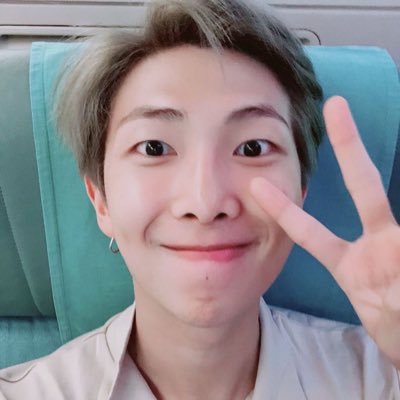 한국 래퍼 🧑‍🎤🏆🏆🎖️🏆는 항상 현재 RM BTS @ bighitentertainment로 알려진 긍정적인 상태를 유지하세요💜💜