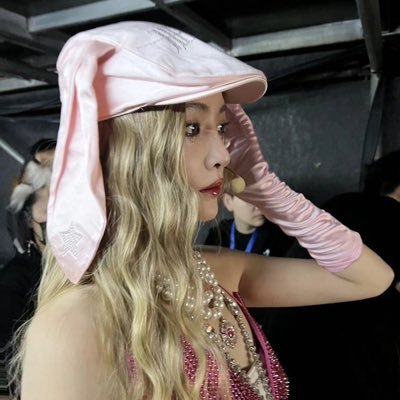 nanarank1's profile picture. yes that’s my header // my priv where i test pfp of me